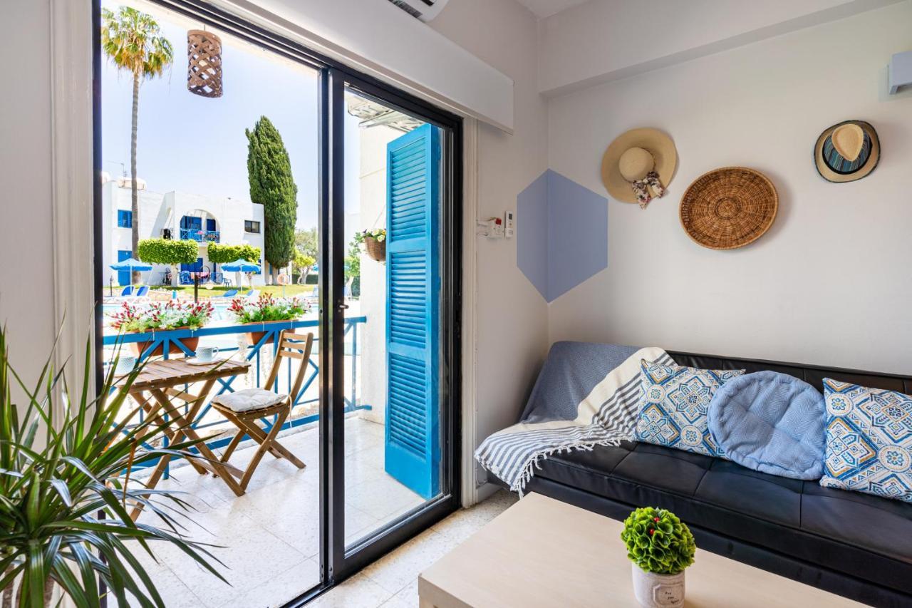 Sea Breeze 1-Br Apt In Píla Kültér fotó